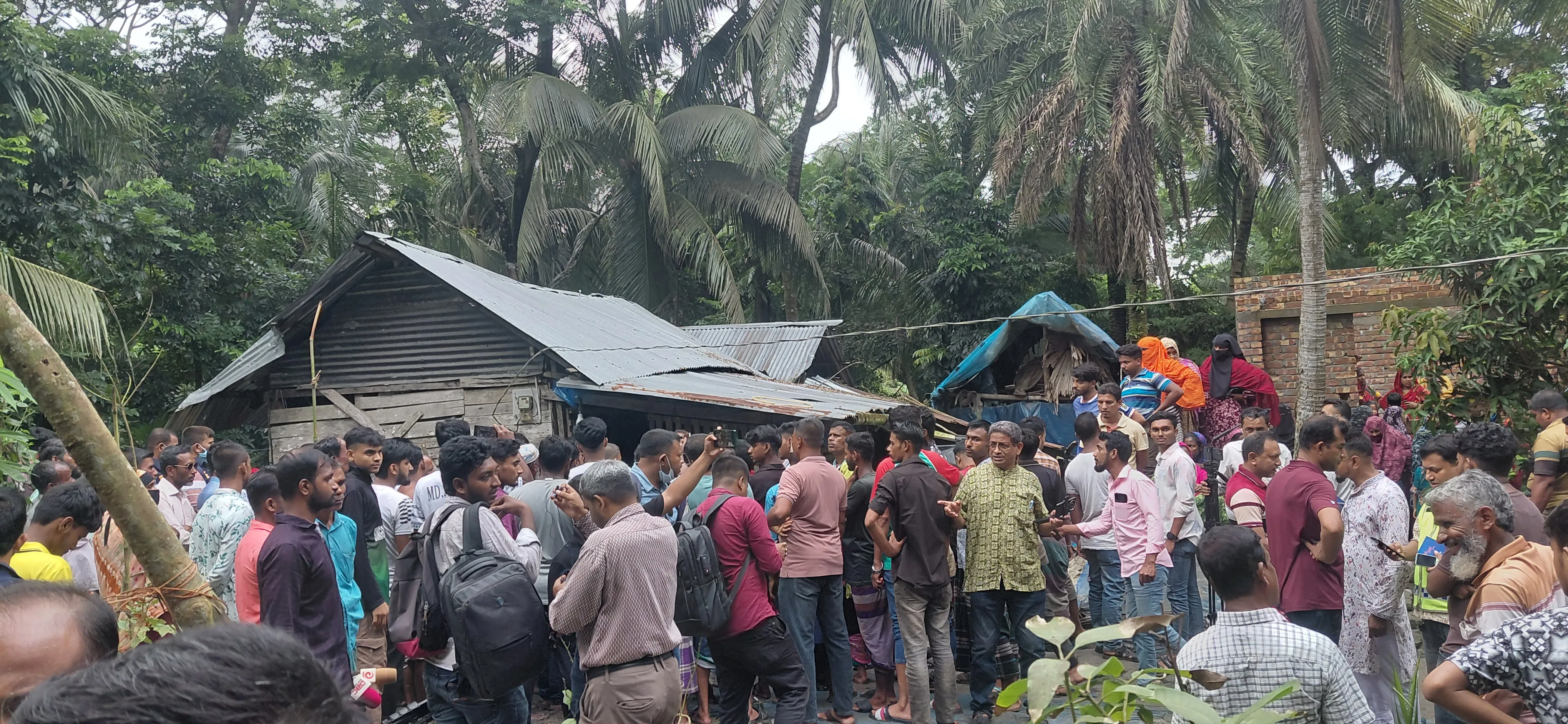 কচুয়ায় একই পরিবারের ৩ জন খুনের ঘটনায় থানায় হত্যা মামলা, জানাজা শেষে দাফন সম্পন্ন