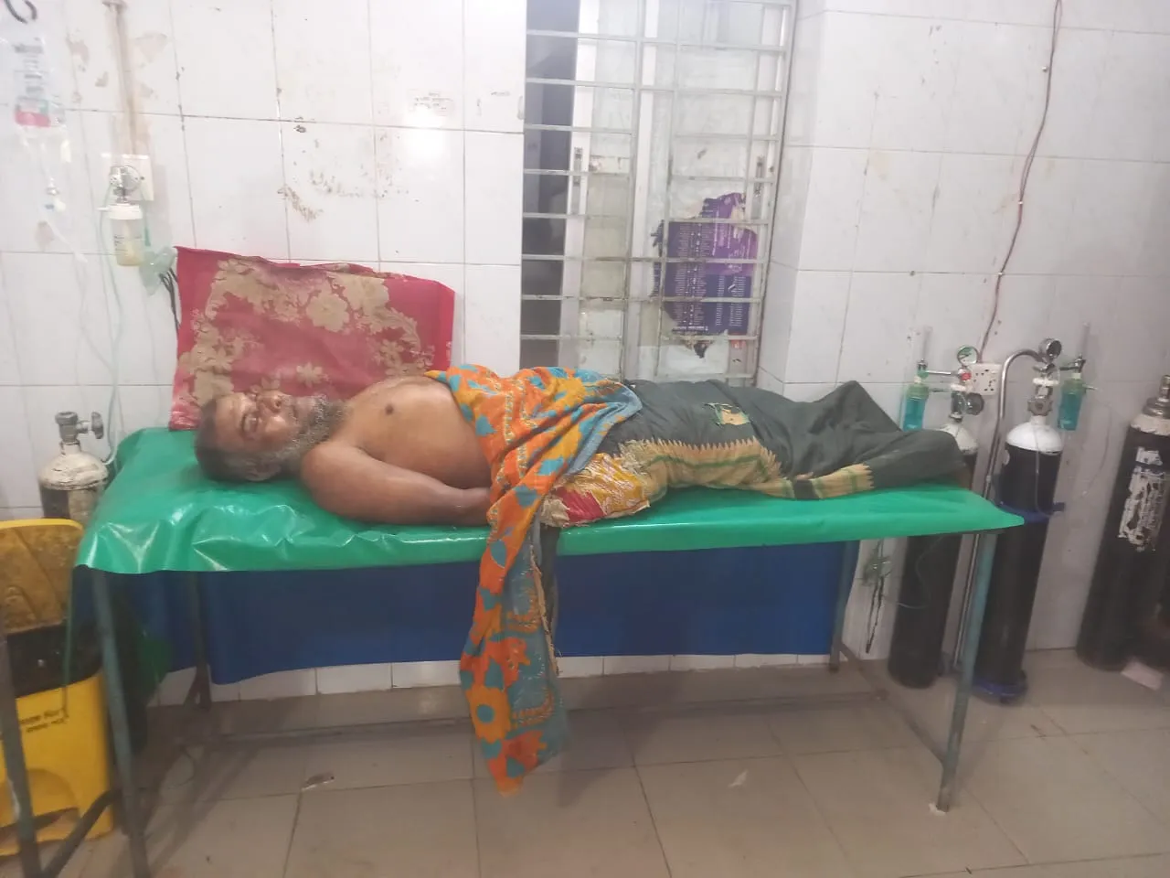 হাঁসকে কেন্দ্র করে রক্তক্ষয়ী সংঘর্ষ: কচুয়ায় বৃদ্ধ নিহত, ছেলে আহত