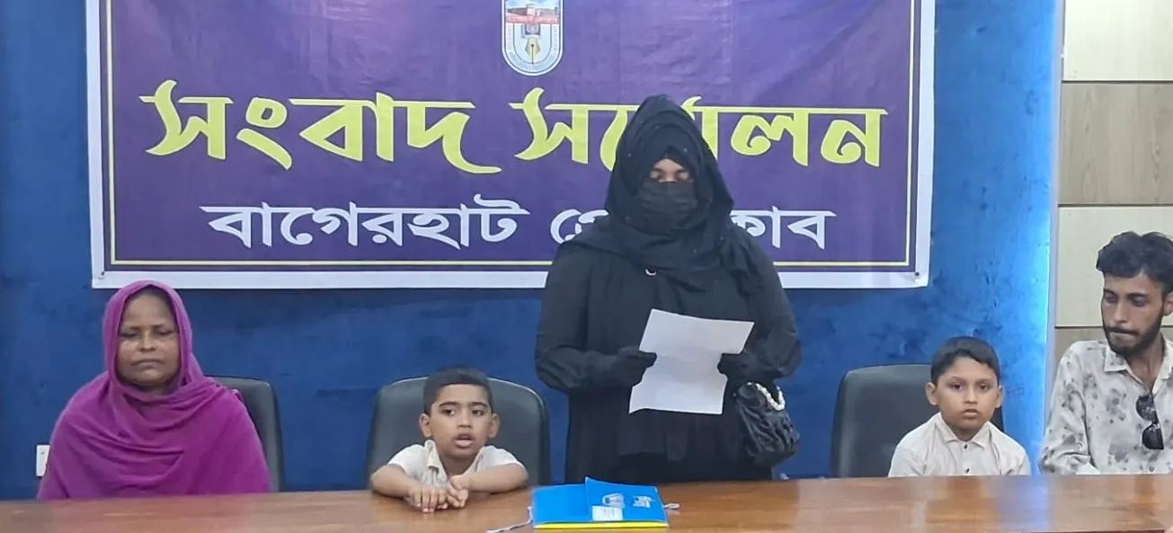বাগেরহাটে বসতবাড়ির তালা ভেঙে মূল্যবান মালামাল ও দলিলপত্র লুটের অভিযোগ