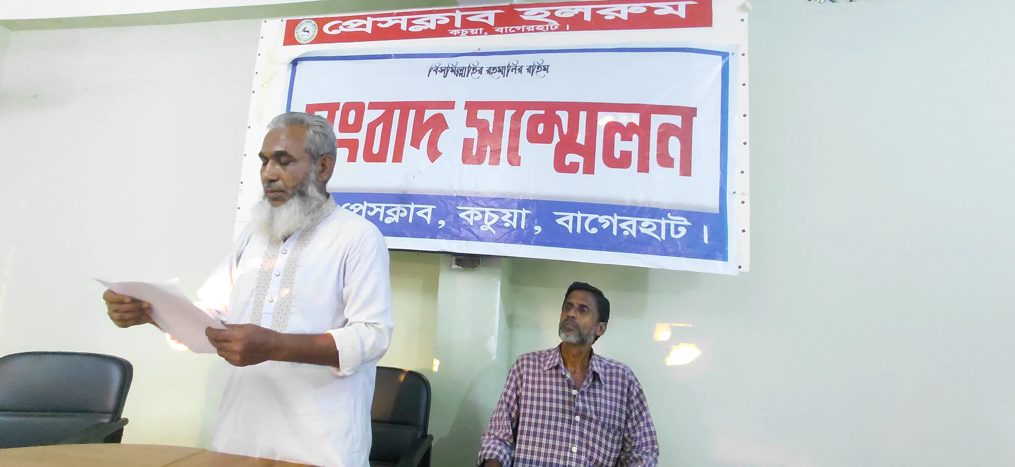 কচুয়ায় আওয়ামী লীগ ছেড়ে বিএনপিতে যোগদানের ঘোষণা সাবেক ওয়ার্ড সভাপতির